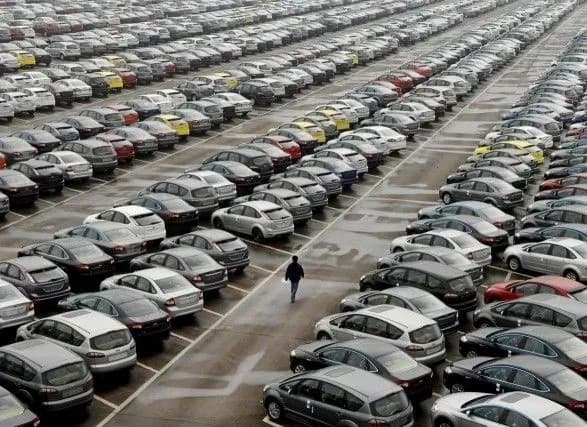 za-rik-yevropeyskiy-avtorinok-skorotivsya-mayzhe-na-4