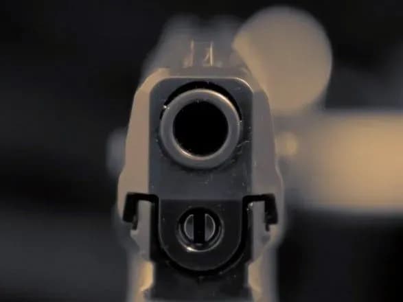 na-lvivschini-cholovik-pogrozhuvav-likaryu-zbroyeyu