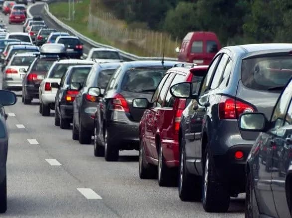 rankoviy-kiyiv-zupinivsya-u-zatorakh-6