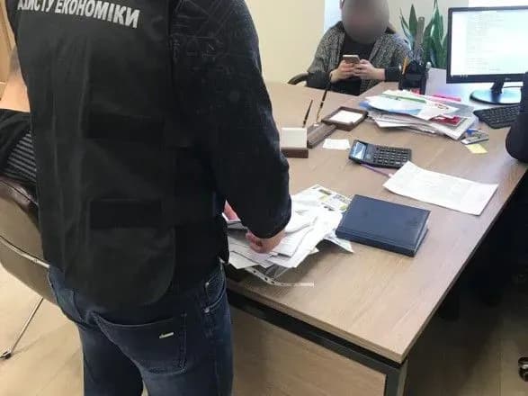 posadovtsi-dfs-pidozryuyutsya-u-roztrati-byudzhetnikh-koshtiv