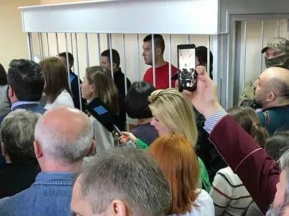 ukrayintsi-moskvi-privitali-viyskovopolonenikh-moryakiv-iz-velikodnem