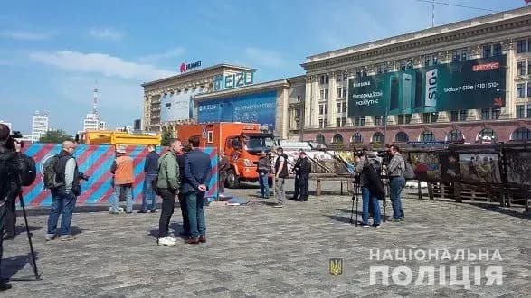 politsiya-tsilodobovo-okhoronyaye-volonterskiy-namet-u-tsentri-kharkova