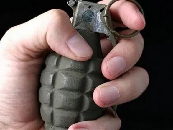 kolishniy-uchasnik-ato-pidirvav-granatu-pogrozhuyuchi-samogubstvom