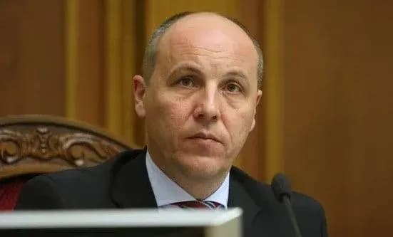 skandal-u-radi-parubiyu-na-stil-prinesli-kaydanki