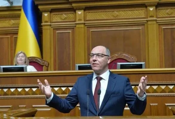 parubiy-pidpisav-movniy-zakon