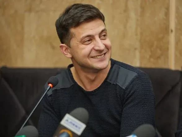 zelenskomu-dayut-mensh-nizh-rik-schob-pokazati-zdatnist-keruvati-krayinoyu-sotsopituvannya