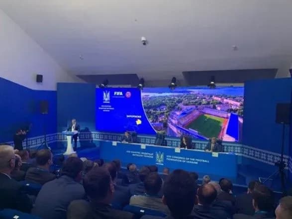 futbolni-polya-i-stadioni-v-ukrayini-buduyutsya-iz-viperedzhennyam-dedlayniv-pavelko