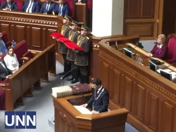 zelenskiy-ogolosiv-pro-rozpusk-verkhovnoyi-radi