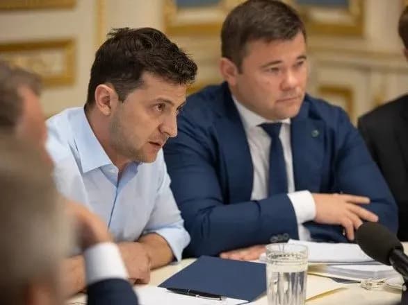 u-zelenskogo-zapevnili-scho-oligarkhi-vzhe-ne-budut-keruvati-krayinoyu