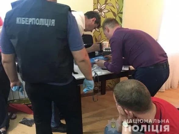 shakhrayi-yaki-imituvali-torgi-na-finansovikh-birzhakh-privlasnili-ponad-9-mln-grn