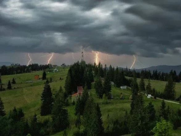 na-prikarpatti-ogolosili-shtormove-poperedzhennya-22