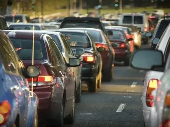 na-dorogakh-kiyeva-avto-zupinilisya-u-znachnikh-zatorakh