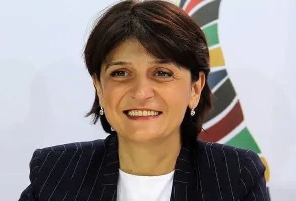 ministra-kulturi-adzhariyi-zvilnyat-za-rosiyski-prapori-na-den-nezalezhnosti-gruziyi