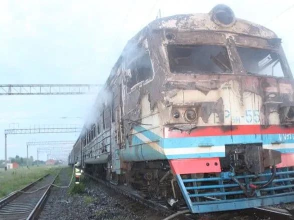 u-khmelnitskiy-oblasti-vnochi-gorila-elektrichka