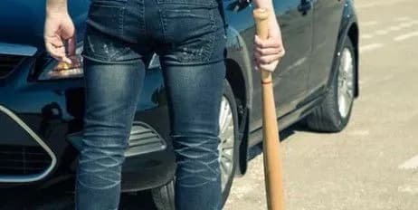 ozbroyeni-aferisti-shantazhuvali-visokoposadovtsiv