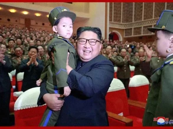 spetspredstavnik-kim-chen-ina-yakogo-represuvali-zmi-pislya-peregovoriv-z-ssha-zyavivsya-na-kontserti