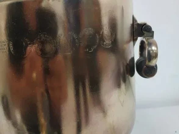 kitayets-namagavsya-vivezti-z-ukrayini-127-richniy-samovar