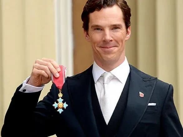 aktrisa-oliviya-kolman-i-glava-mi-5-uviyshli-v-chislo-nagorodzhenikh-ordenami-britanskoyi-imperiyi