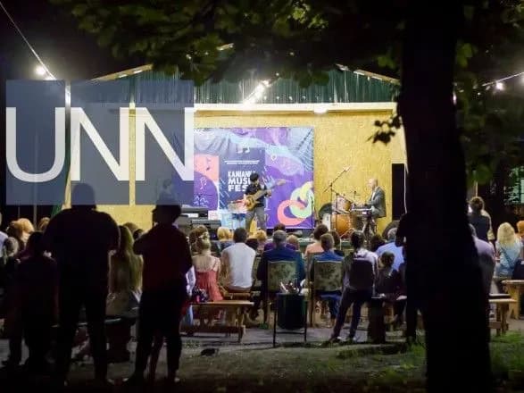 obdarovani-diti-otrimali-zmogu-zigrati-na-royali-chaykovskogo