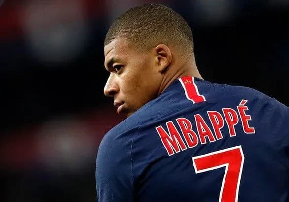 nazvano-naydorozhchogo-futbolista-u-sviti