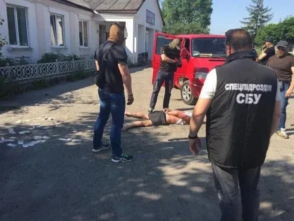 sbu-vikrila-kriminalnogo-avtoriteta-na-vimaganni-groshey-u-pidpriyemtsiv