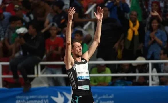 ukrayinskiy-stribun-u-visotu-vdruge-pospil-triumfuvav-na-diamantoviy-lizi
