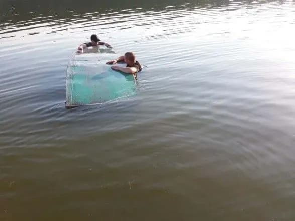 na-dnistri-perevernuvsya-choven