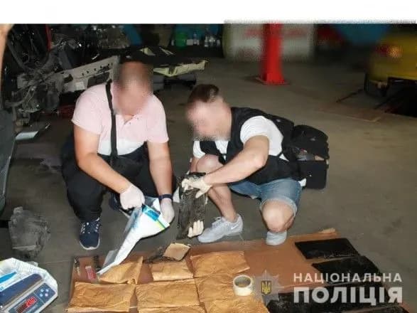 inozemtsyam-zagrozhuye-do-12-rokiv-za-gratami-za-kontrabandu-geroyinu