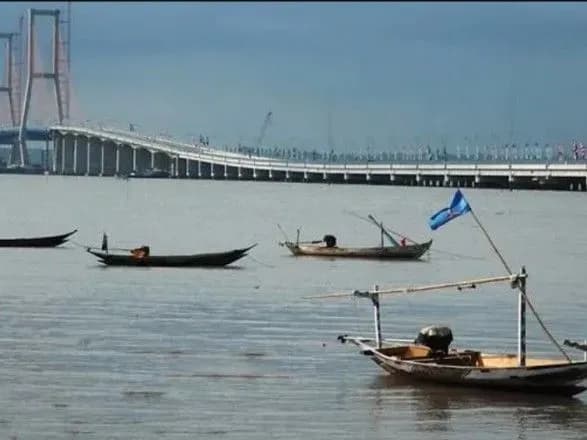 v-indoneziyi-perekinuvsya-porom-15-zagiblikh