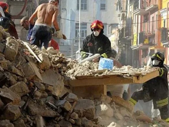 kilkist-zhertv-obvalu-zhitlovogo-budinku-v-italiyi-zrosla