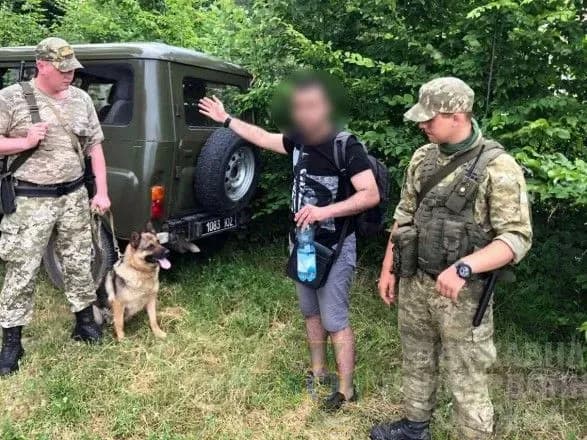 u-lvivskomu-aeroportu-zatrimali-braziltsya-yakogo-rozshukuvav-interpol