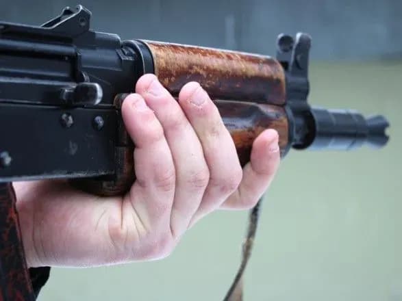 na-dnipropetrovschini-bilya-trenuvalnogo-poligonu-z-avtomata-poranili-15-richnogo-pidlitka