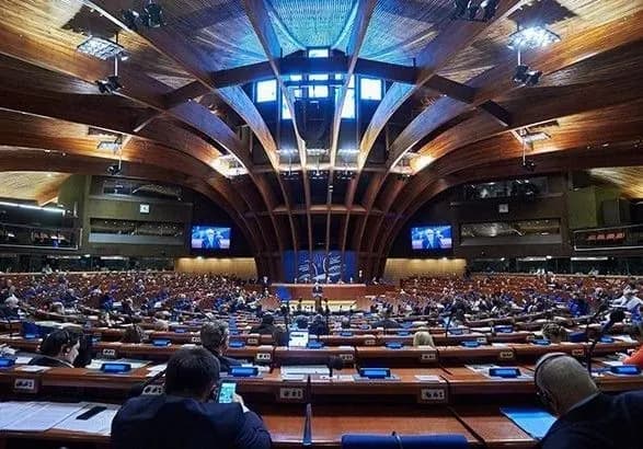 parye-kapitulyuvala-pered-rosiyskim-shantazhem-i-vidmovilasya-vidpovidati-za-mir-diplomat