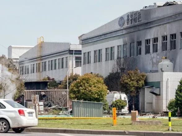 u-kitayi-pid-chas-vibukhu-na-khimichnomu-zavodi-zaginuli-dvi-lyudini