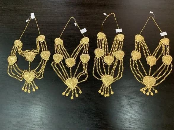 ukrayinka-khotila-provezti-chotiri-kolye-u-spidniy-bilizni