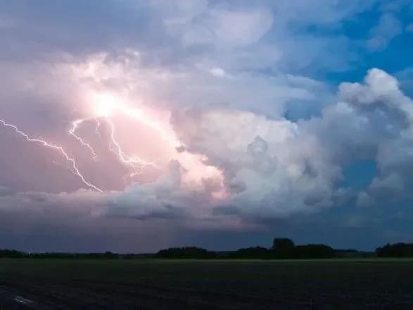 u-kiyevi-ta-oblasti-ogolosheno-shtormove-poperedzhennya-3