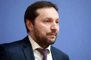 stetsyu-u-mininformpolitiki-za-traven-narakhuvali-zarplatu-u-16-5-tis-grn