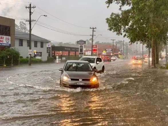 cherez-zlivi-ta-pavodki-u-kashmiri-zaginulo-22-lyudini