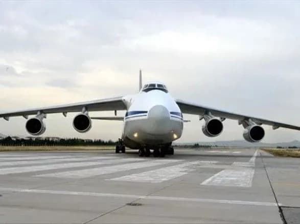 desyatiy-litak-z-komponentami-zrk-s-400-prizemlivsya-v-turechchini