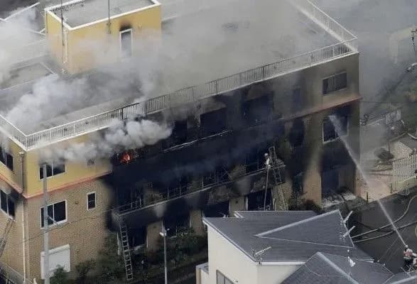 cholovik-scho-pidpaliv-yaponsku-anime-studiyu-zvinuvativ-yiyi-v-kradizhtsi-ideyi-tvoru