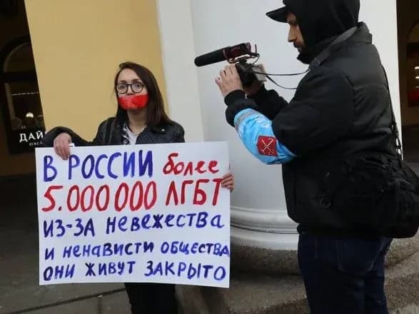 u-rosiyi-zarizali-lgbt-aktivistku