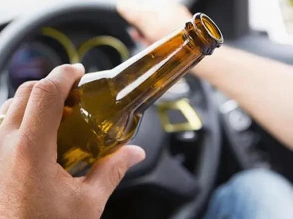 mayzhe-300-pyanikh-vodiyiv-spiymali-za-kermom-u-den-viboriv