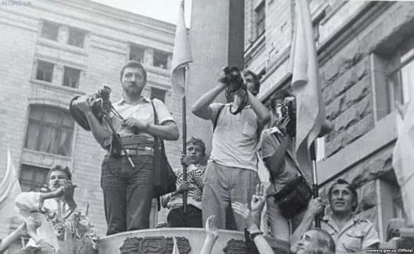 sogodni-richnitsya-pershogo-pidnyattya-prapora-ukrayini-nad-kiyivradoyu