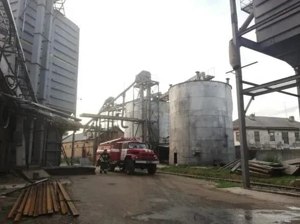 pozhezhu-na-teritoriyi-nizhinskogo-zhirokombinatu-lokalizovano-dsns