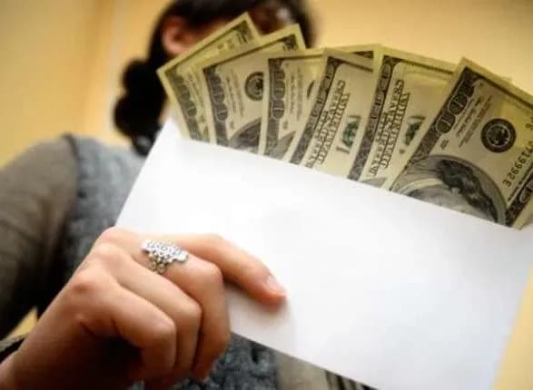 z-ukrayini-naybilshe-koshtiv-perekazuyut-v-rosiyu