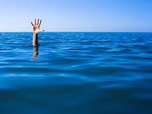 gromadyanin-moldovi-potonuv-u-chornomu-mori-perekinuvshis-z-matratsu