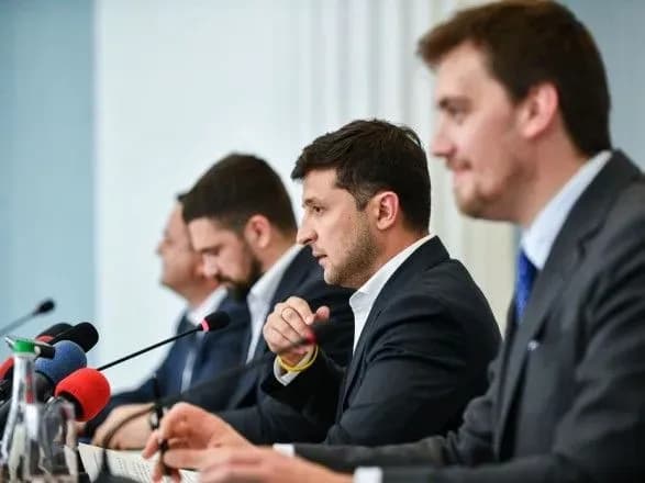 zelenskiy-zapevniv-scho-opalyuvalniy-sezon-u-smili-ne-zirvut