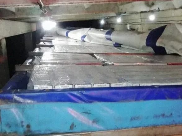 zakarpatski-mitniki-viluchili-ponad-20-tisyach-pachok-tsigarok