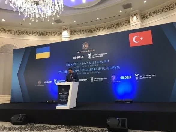 u-stambuli-startuvav-biznes-forum-za-uchastyu-zelenskogo