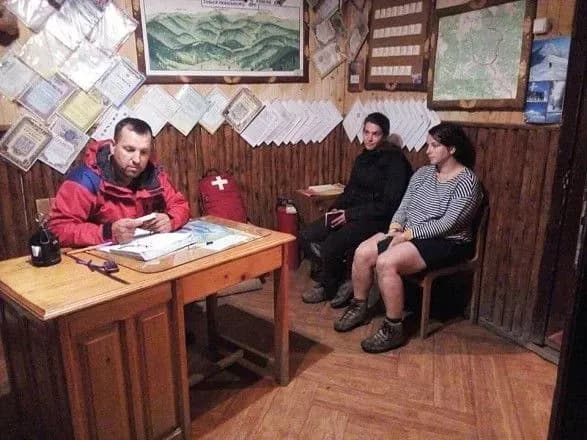 u-karpatakh-zablukali-turistki-z-nimechchini